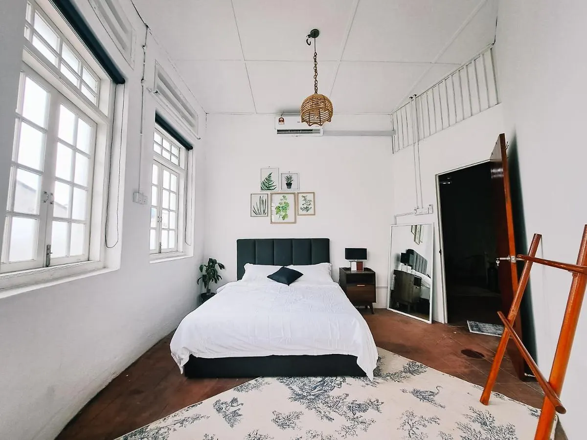 111 Hutton Lane Hostel George Town
